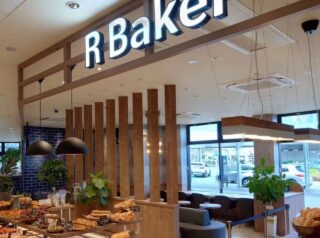 《R Baker》えきマチ1丁目折尾店 オープンしました！